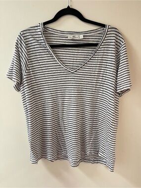 100% linen Striped V-Neck Short Sleeve Top - White & Navy